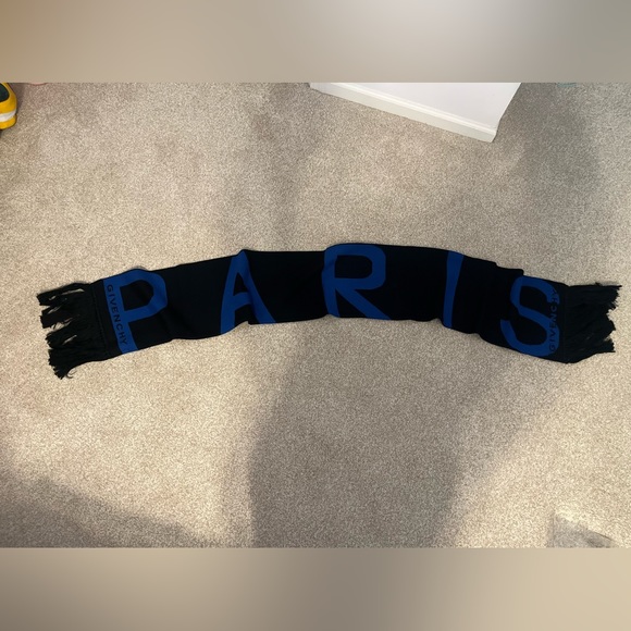 Givenchy Paris football scarf. New without tags! - Picture 2 of 7